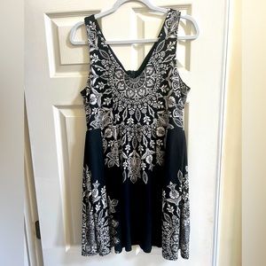 Venus black and white dress
